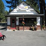 Treats Dog Company logo